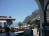 Santorini-Kamari-terras-strand-600