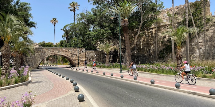 Fietsen op echte fietspaden in Kos-stad