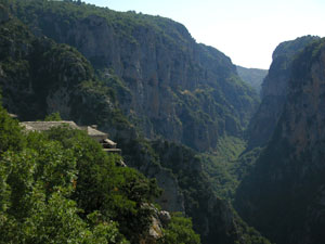 De Vikos kloof is de diepste ter wereld in Epirus.