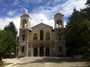 Kerk in het bergdorp Kalavrita op de Peloponnesos.