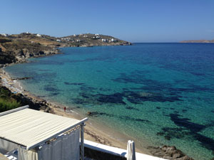 Prachtig strand en zeewater op Mykonos