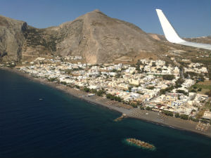 Vliegveld Santorini Griekenland landing met uitzicht