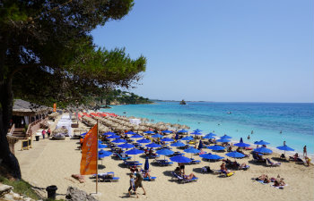 7 mooiste stranden van Kefalonia Makris Gialos beach
