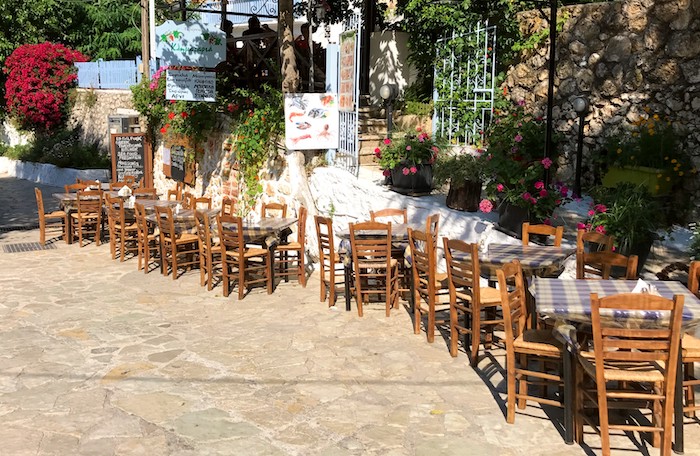 Gezellig straatje in Agios Nikitas
