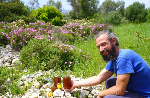 Honingpotten en imker uit Samos