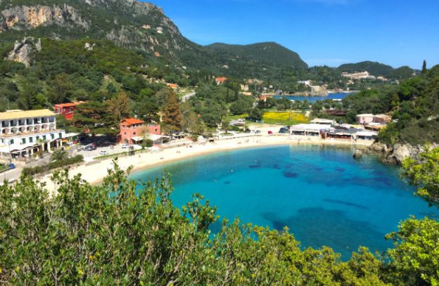Kinderen op vakantie naar Corfu Paleokastritsa