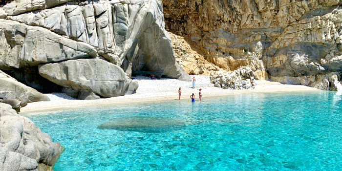 Ikaria en Folegandros nieuwe bestemmingen Ross Holidays in 2020
