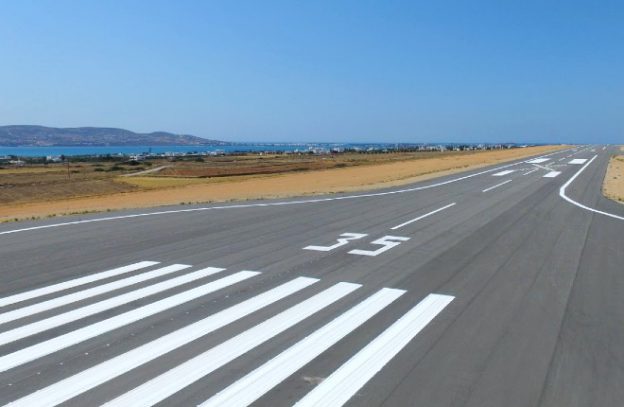 Luchthaven Paros de landingsbaan