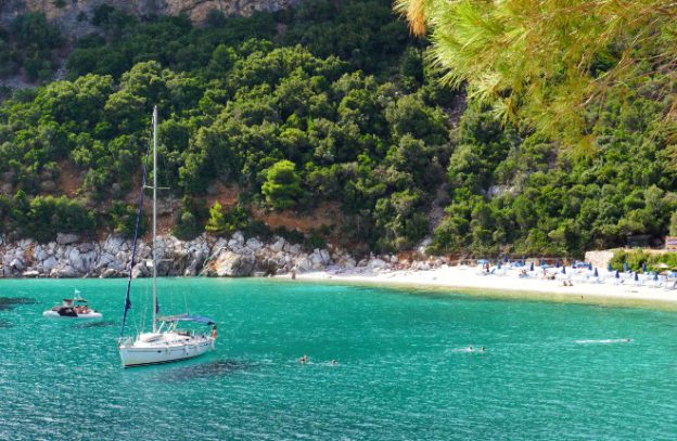 Baai van Limnonari op Skopelos