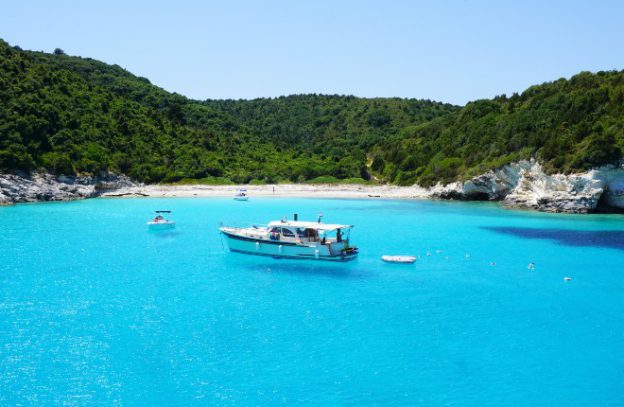 Baai en strand op Griekse eiland Anti Paxos