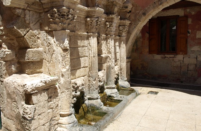 De Rimondi-fontein in het historische centrum van Rethymnon