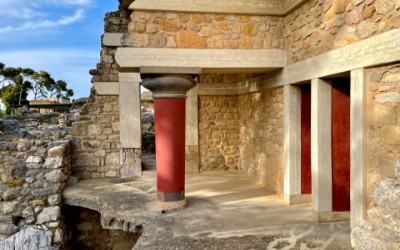 Rode pilaar en verblijf in Knossos op Kreta