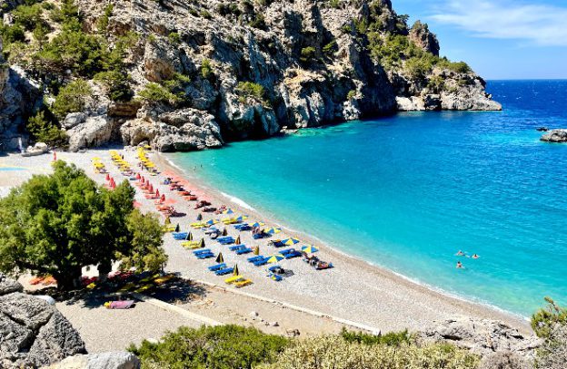 Achata beach langs de oostkust van Karpathos