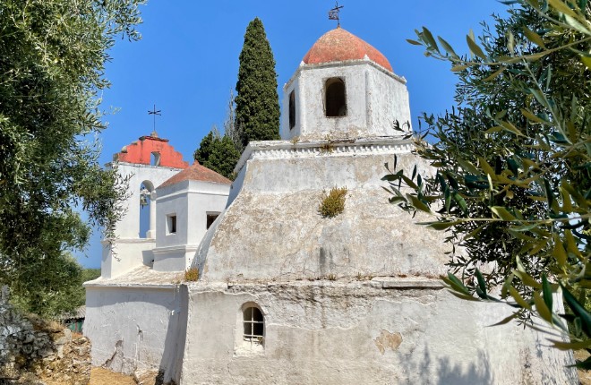 Nymfes op Corfu Estravomenos kerk