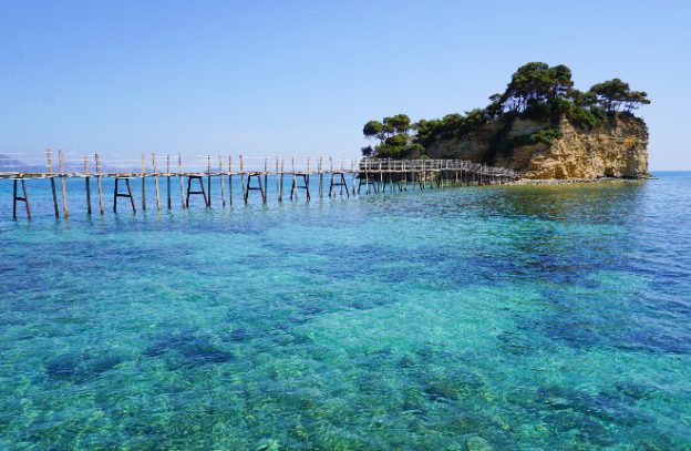 Loopbrug en Cameo island bij Zakynthos