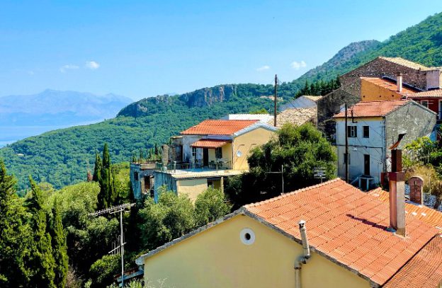 Episkepsi bergdorp op eiland Corfu