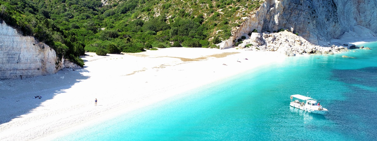 Fteri beach Kefalonia - strand en tips - Griekenland.net