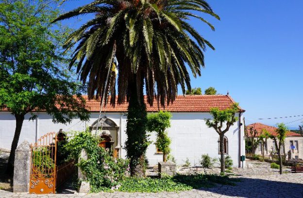 Anogi met kerk en monolieten Ithaki