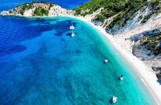 Uitzicht tijdens wandelen op Ithaki op Gidaki beach
