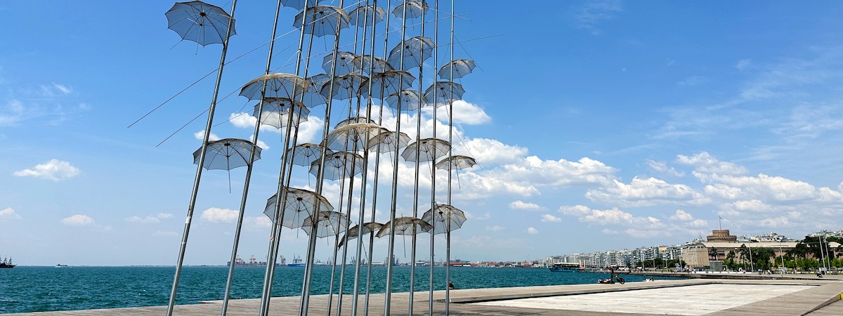 Umbrellas Thessaloniki Kunstwerk.jpg