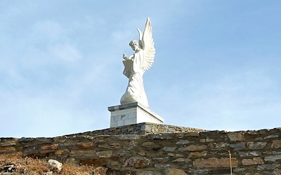 Mavri Rachi monument op Psara