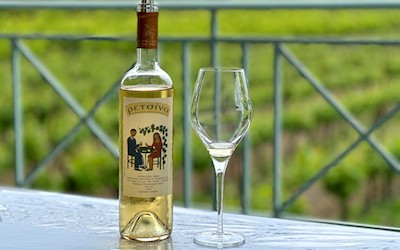 Retsina van Anastasia Triantafyllou wijnhuis op Rhodos