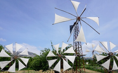 Windmolens op Lassithi plateau bij hotspots op Kreta