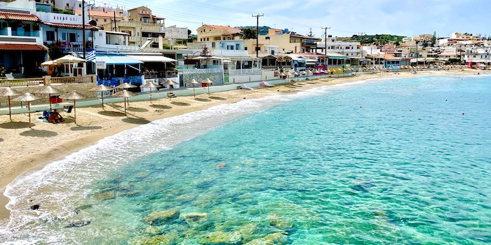 Baai en strand van Agia Pelagia op Kreta