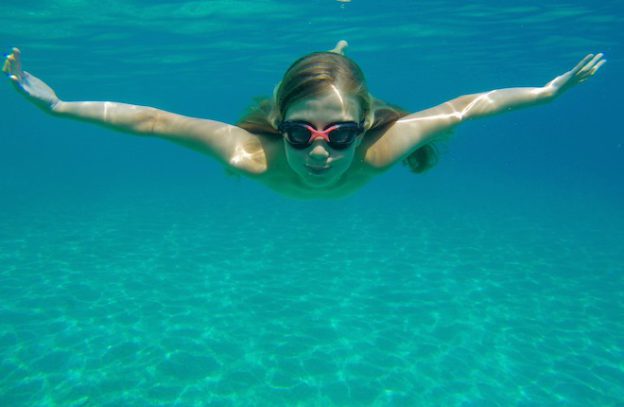Zwemmen met kinderen op vakantie in Griekenland