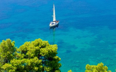 Prachtige kustlijn van het rustige Griekse eiland Alonissos