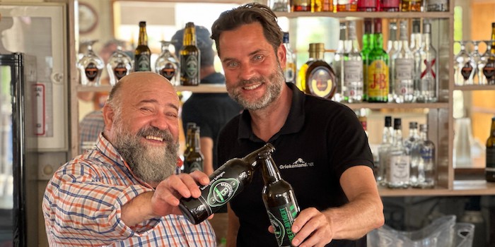 Bas van Griekenland.net met Antonis bij Barbantonis bierbrouwerij op Kreta