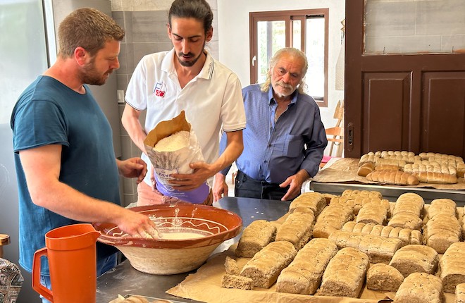Workshop Dakos maken in Kritsa op Kreta