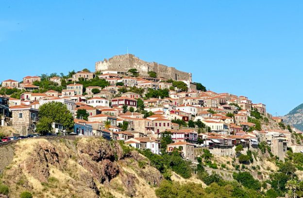 Uitzicht op Molyvos en het fort
