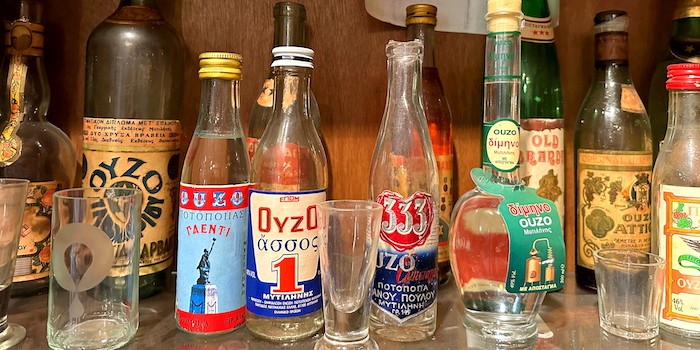 Eeuwenoude geschiedenis van ouzo uit Lesbos