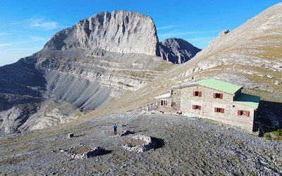 Giosos Apostolidis berghut met de Troon van Zeus op Mount Olympus