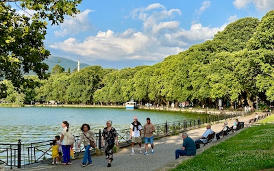 Ioannina het Pamvotida meer en wandelboulevard