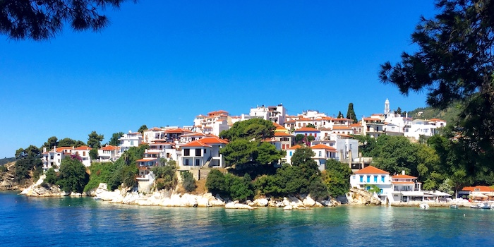 Skiathos-stad bij mooiste dorpjes op Skiathos