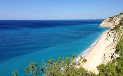 Uitzicht op Egremni beach op Lefkas eiland