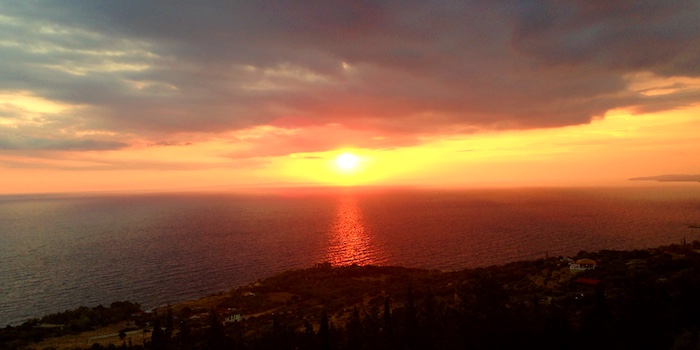 Zonsondergang op Zakynthos langs de westkust