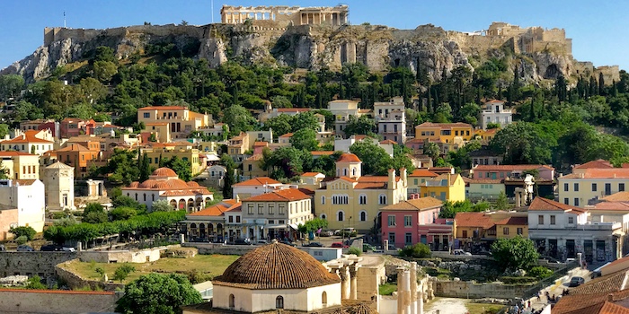 Uitzicht op Akropolis en Plaka in de Griekse hoofdstad Athene