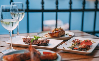 Eten en drinken op terras van Bourtzi