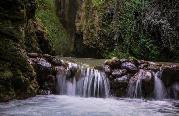 Klifki watervallen bij Kalentzi in Epirus
