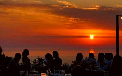 Sunset bij Cave Damianos restaurant op Zakynthos