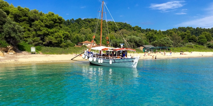 Tsougria eiland met strand om te snorkelen bij Skiathos