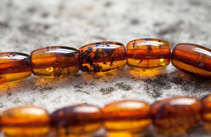 Komboloi gemaakt van amber in museum te Nafplion