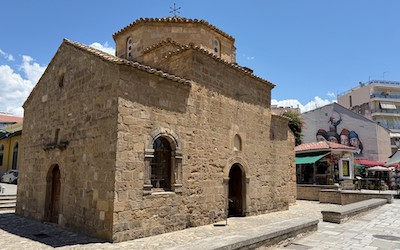 Historische Agios Apostoli kerk in centrum Kalamata