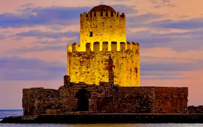 Bourtzi in Methoni met zonsondergang