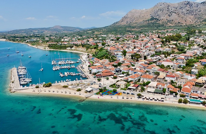 Paleros vanuit de lucht in Akarnania bij Lefkas