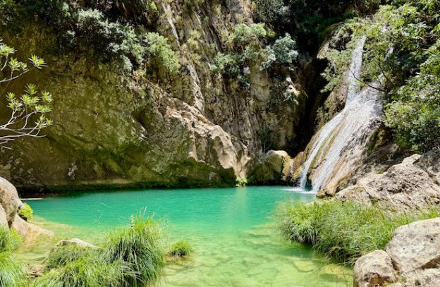 Polylimnio watervallen bij Pylos op de Peloponnesos