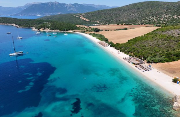 Vathivali beach bij Palros vanuit de lucht